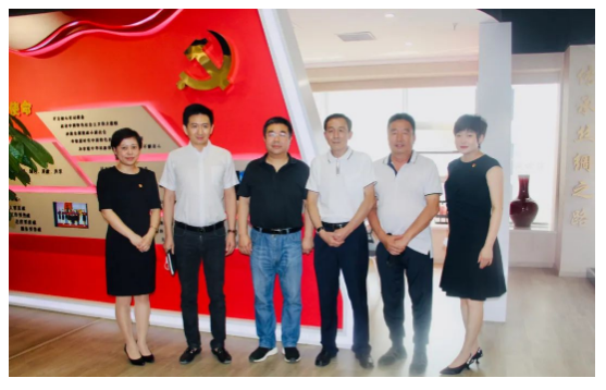 河?xùn)|區(qū)政法委、春華街領(lǐng)導(dǎo)來到永誠世佳開展對企服務(wù)活動
